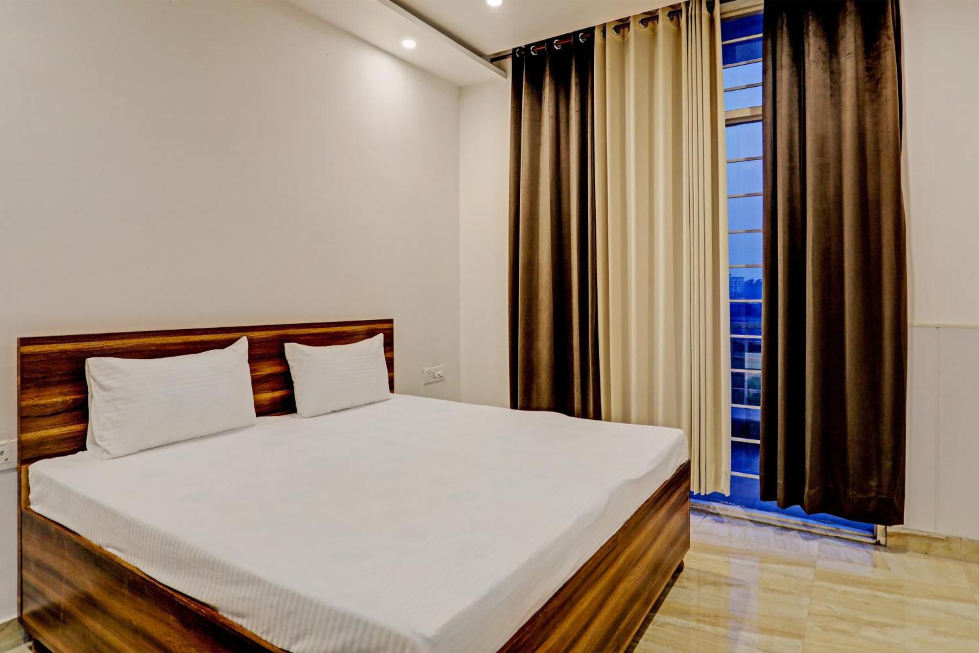 Oyo Home Green View Appartments Beas Ngoại thất bức ảnh