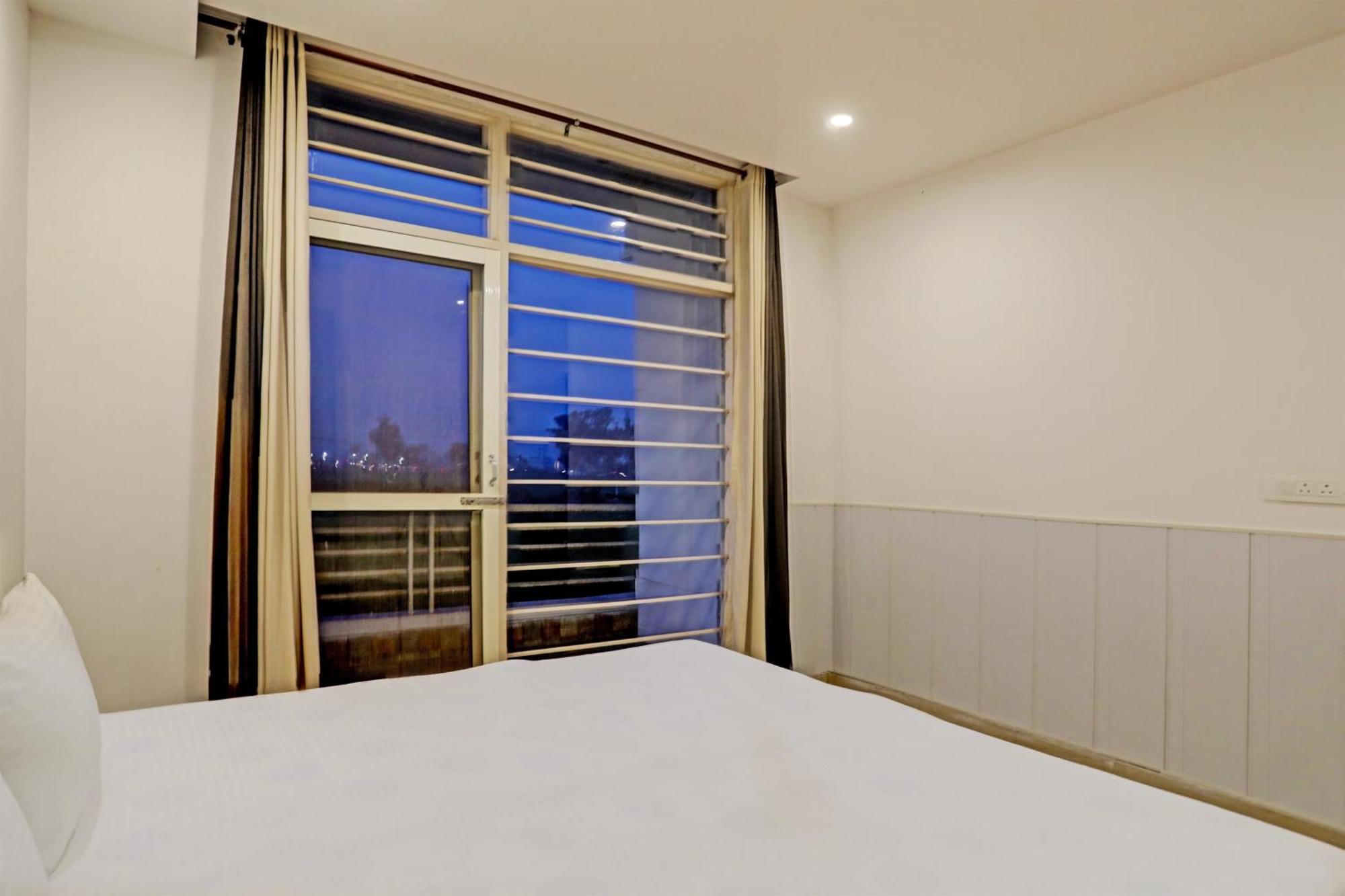 Oyo Home Green View Appartments Beas Ngoại thất bức ảnh